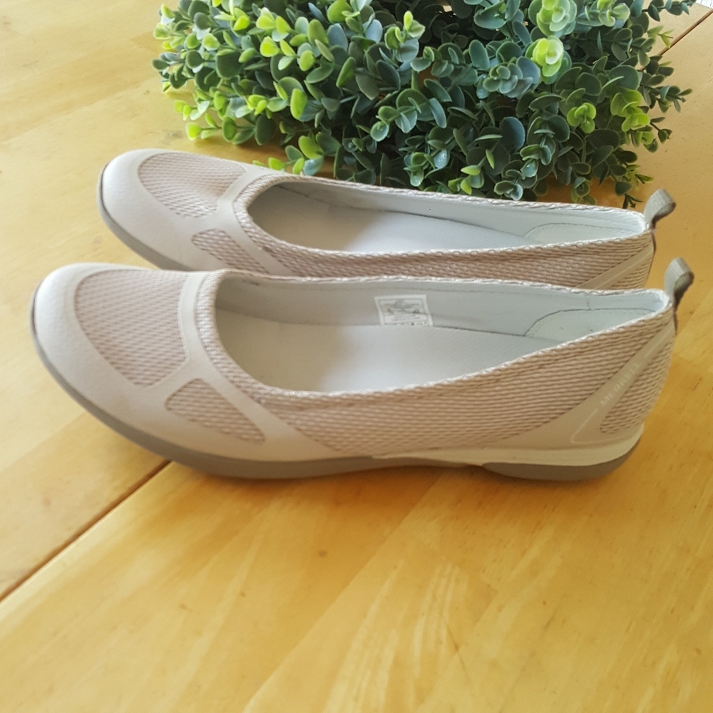 Women’s Casual Slip-On Ballet Flats - Light Beige